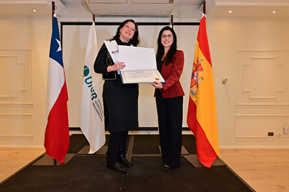 Entrega de títulos en Chile